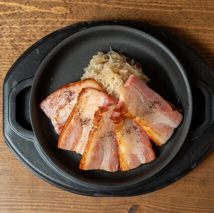 焼きベーコンとザワークラフト 3pcs