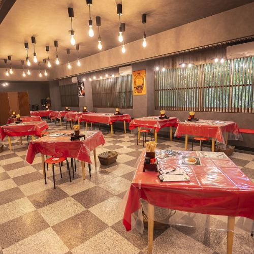 昭和レトロな店内でゆったりお食事をお楽しみください！