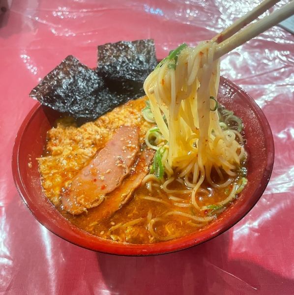 【旨辛の極み！心も体も温まる】自家製スープが自慢のピリ辛チゲラーメン