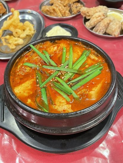 チヂミや手羽唐、選べる鍋料理♪アルコール類は飲み放題♪