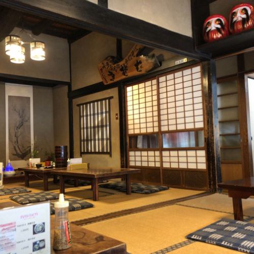 100年の歴史を感じる店内