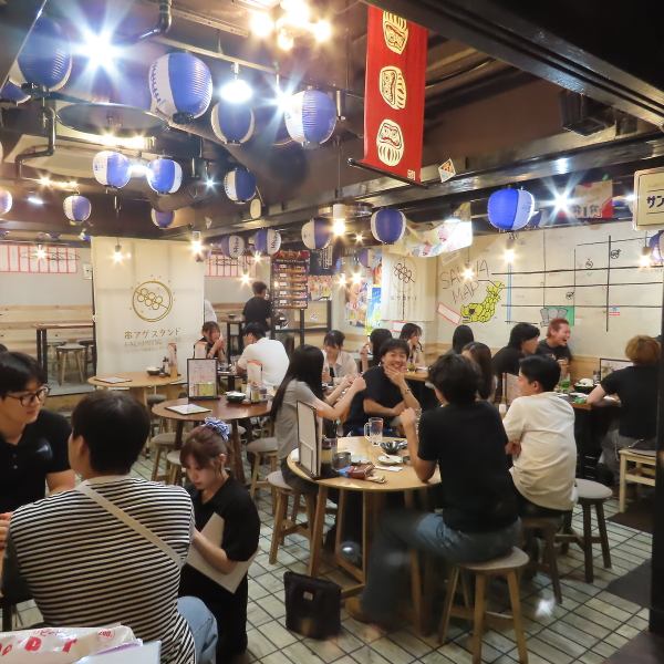 栄駅から徒歩 1分、解放感あり遊び心ありの栄でも貴重な全席喫煙可能店です♪大人数でも少人数でも楽しめるように席は可動式。学校帰りや会社の帰りに普段使いできるお店です！