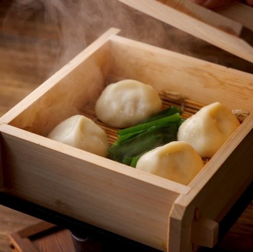 【その他の一品メニューも！】肉汁溢れる蒸し餃子