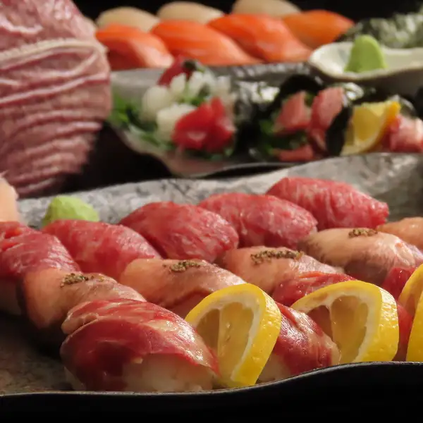【名物その1】破格!馬刺しや肉寿司も食べ放題に!