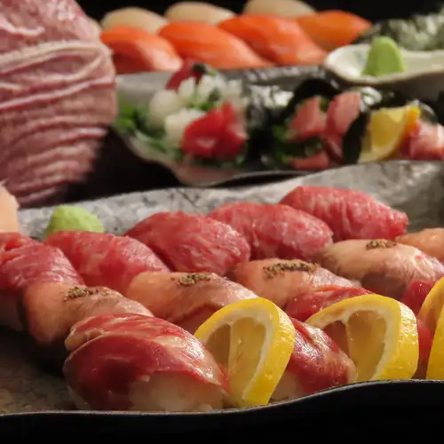 【名物その1】破格!馬刺しや肉寿司も食べ放題に!