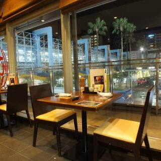 The large windows create a sense of openness at the tables.It seats two people, so it's also recommended for dates.