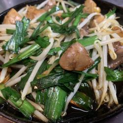 Stir-fried liver and bean sprouts