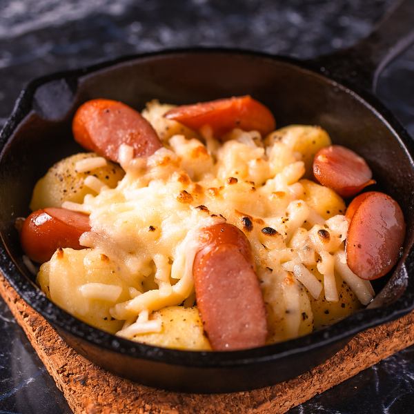 ベーコンとポテトのチーズ焼き・オイルサーディンのマヨネーズ焼き