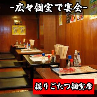全180席!!各フロア最大60名様までご案内可◎大型店の当店は個室を多数ご用意しております♪個室席は2名様よりご利用いただけます!!広々個室席は数に限りがあるのでご希望のお客様はご予約の際に個室席を利用希望する旨スタッフへお伝えください!!お得なクーポンも多数ご用意!!八王子での女子会、飲み会に◎