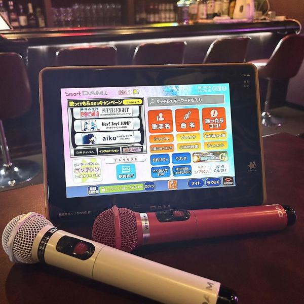 大きなスクリーンでカラオケをお楽しみください！