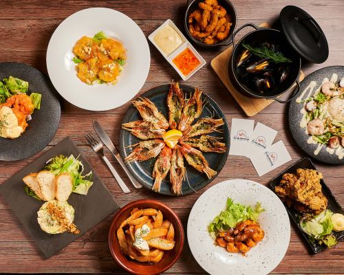 集俱乐部虾所有特色菜于一身的“全明星套餐”！太阳虾、生蚝、螃蟹等8道菜6,000日元