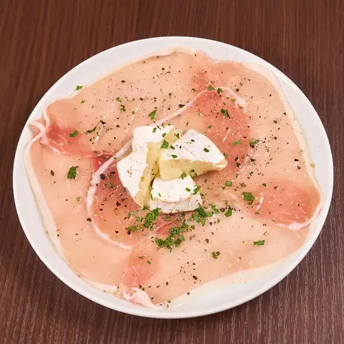 生ハムとチーズの盛り合わせ