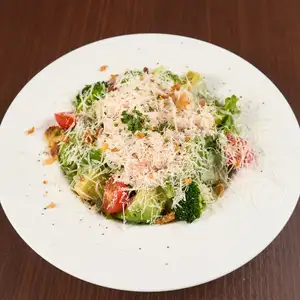 ズワイ蟹とアボカドのシーザーサラダ