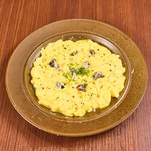ずわい蟹とトリュフの呑めるオムレツ