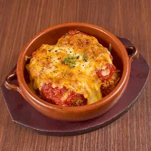 蟹クリームコロッケのトマトチーズグラタン