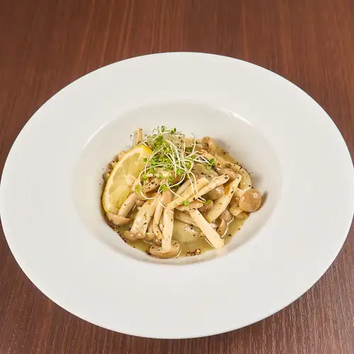 牡蠣とキノコのバター炒め