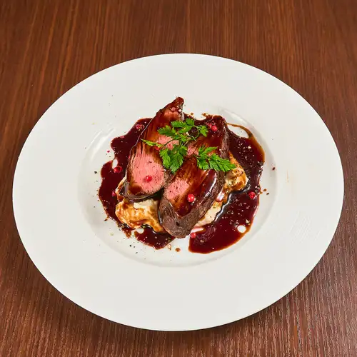 鹿肉のロースト~バルサミコソース~