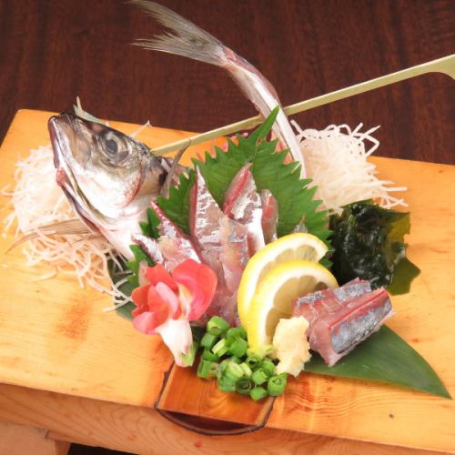 We also offer seasonal seafood sashimi!