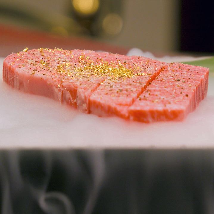 We will help you create an unforgettable moment with Japan's top three wagyu beef brands and heartfelt service.