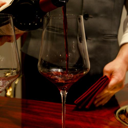 ワインにこだわっており、中でもケンゾーエステイトのワインを豊富に取り揃えております。