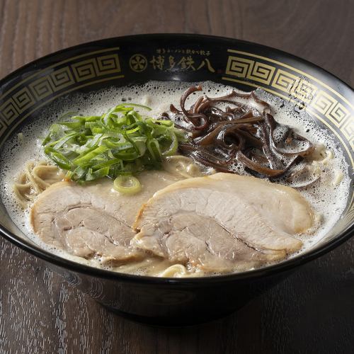 昼は豚骨ラーメン専門店