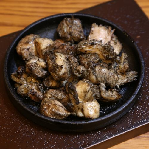 定番メニューの炭火もも焼