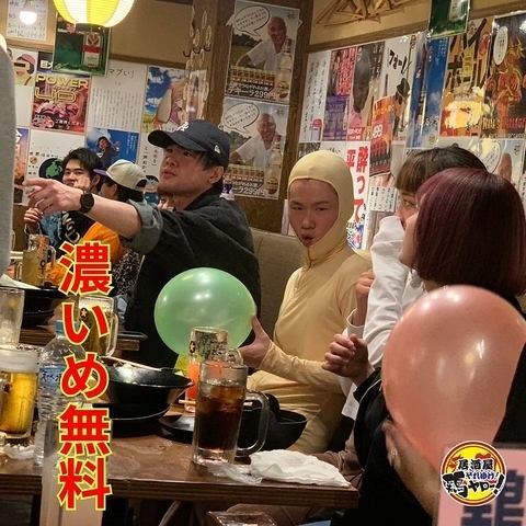 大人数でのご宴会も可能な稼働式テーブル席♪テーブル席でわちゃわちゃ楽しめる居酒屋は鶏ヤロー！少人数でのサク飲みはもちろん、学生、サークル、会社宴会等の大型宴会もお待ちしているトリー！！#濃いめ無料