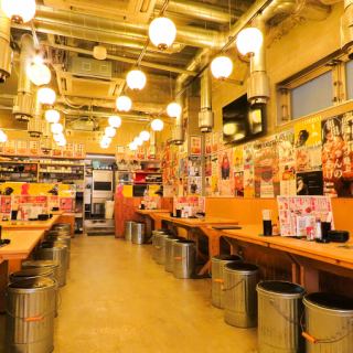 少人数でのご来店も大歓迎！3名様で座れるテーブル席もご用意しております◎お仕事終わりの一杯をお手頃価格で♪