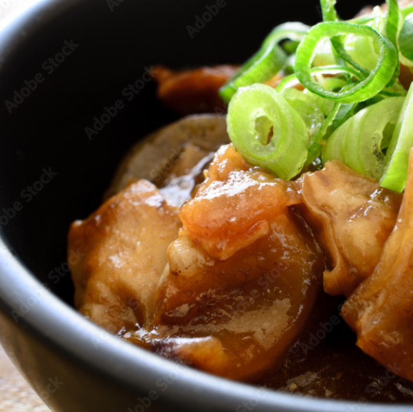 【牛スジ煮込み】風味豊かな甘辛い味付けはお酒やご飯との相性もバッチリ◆650円(税込)