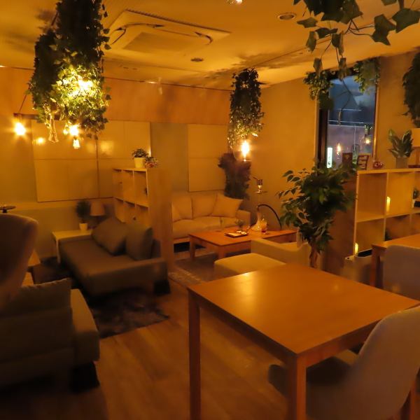 [We also accept private reservations for small groups] Shisha has a relaxing effect and can be enjoyed by anyone, from individuals to large groups.We also welcome private use for business meetings etc.Please come and use this bar as a place to refresh yourself and socialize while enjoying shisha and delicious drinks.