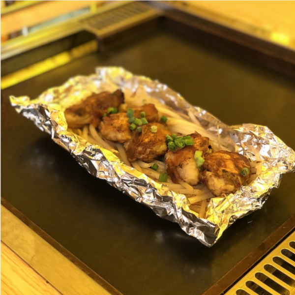 絶品牡蠣バターが930円！そのほかお好み焼き以外の鉄板料理も豊富にございます！