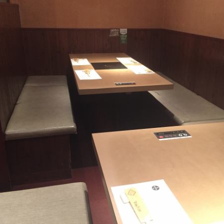 We have table seats that you can easily enter.You can enjoy your meal in a calm space.We have many seats that can be used by 4 people.