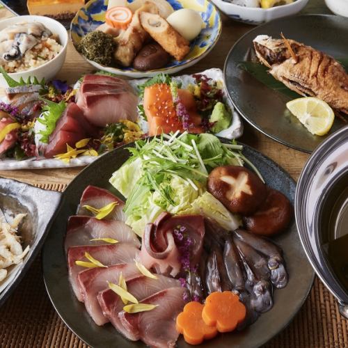 2.5小時無限暢飲的宴會套餐3,000日元起！！肥美的鰤魚和螢火蟲魷魚的涮鍋絕品！！還有剩餘湯汁的高湯茶泡飯