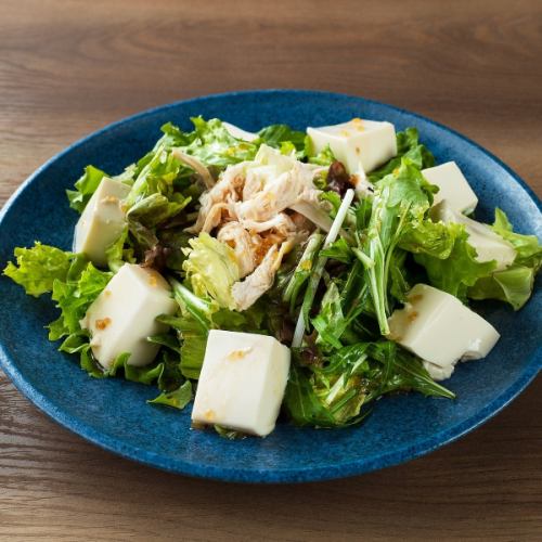 Refreshing salad with tofu and steamed chicken