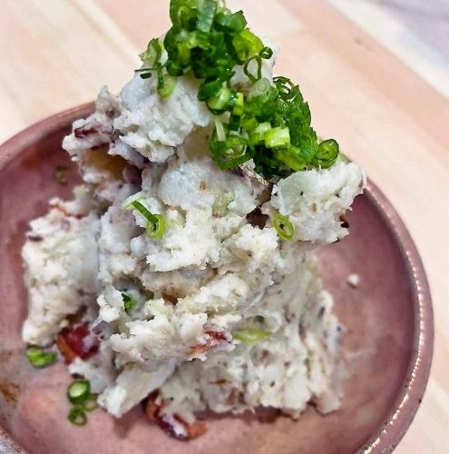 カリカリベーコンとオイルサーディンのポテトサラダ