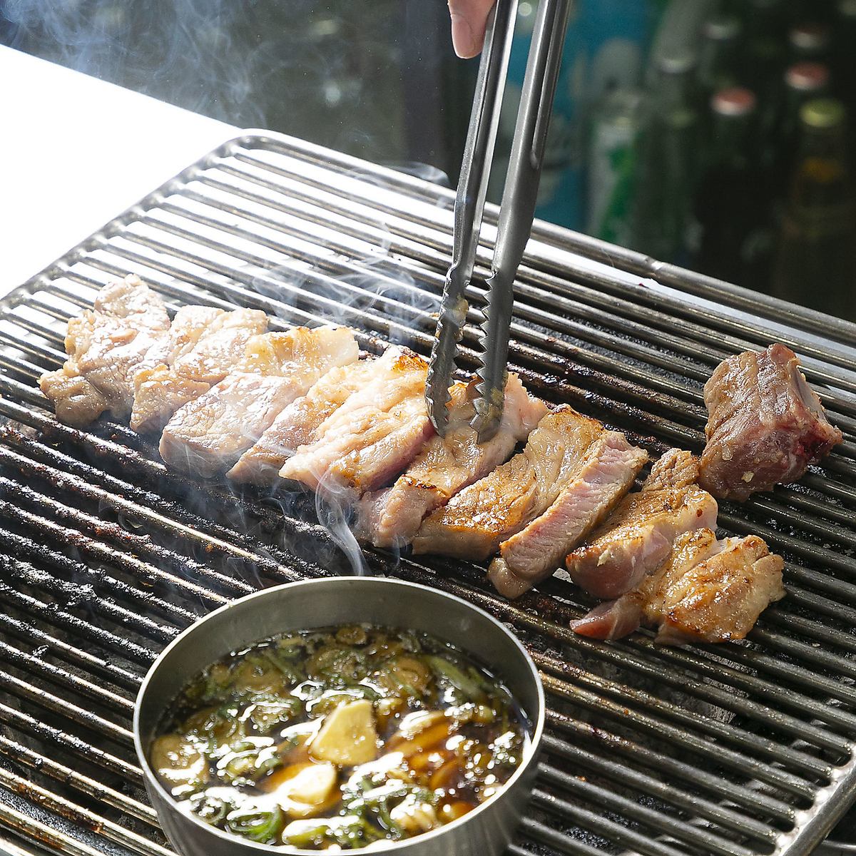 京都の人気店★美味しいお肉をスタッフが目の前で焼き上げます。