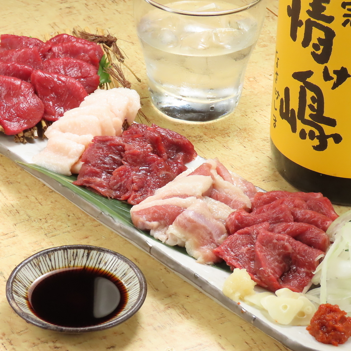 福島会津直送の新鮮な馬刺しや自慢の出汁で味わう京鴨鍋を堪能◎