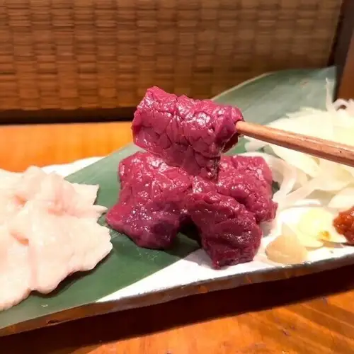 【2】自家製辛子ニンニク味噌と醤油をつけて食べる。