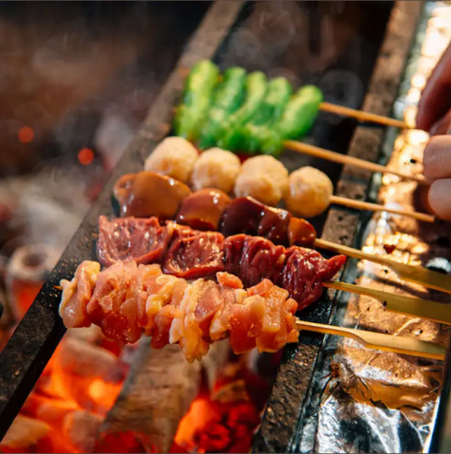 Rare cuts available from just one skewer ♪ Juicy charcoal-grilled Date chicken skewers!