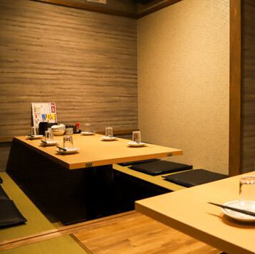 The warm, wood-toned interior of the restaurant also features sunken kotatsu seating. You can relax and enjoy your meal and drinks to your heart's content in a calm, private space, making it suitable for a variety of occasions, including company banquets and farewell parties.Enjoy our dishes made with plenty of carefully selected ingredients, including Iwate Prefecture's specialty "Iwanaka Pork," accompanied by fine sake.