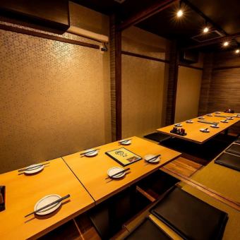団体様向けの完全個室もご用意！テレビやマイクも完備しており、イベントにご利用いただくことも可能です♪こんなシーンにピッタリ！「打ち上げ飲み会」、「歓送迎会に」、「懇親会などに」多目的にご活用いただけますので、ご挨拶などのシーンにマイクなどもご利用ください♪