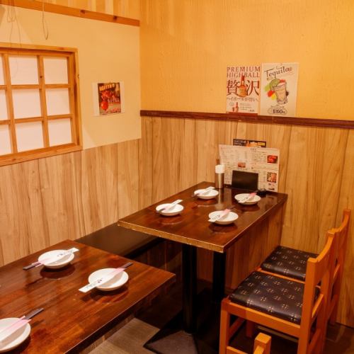 とても人気の高いお席となっております!接待や女子会、デート、歓送迎会など各種宴会に最適ななお席です!!新宿でのデートや合コン等にもお使い頂ける掘りごたつ個室(4名からご予約可能)をご用意しております。洗練された広々とした空間は女性からも大好評!