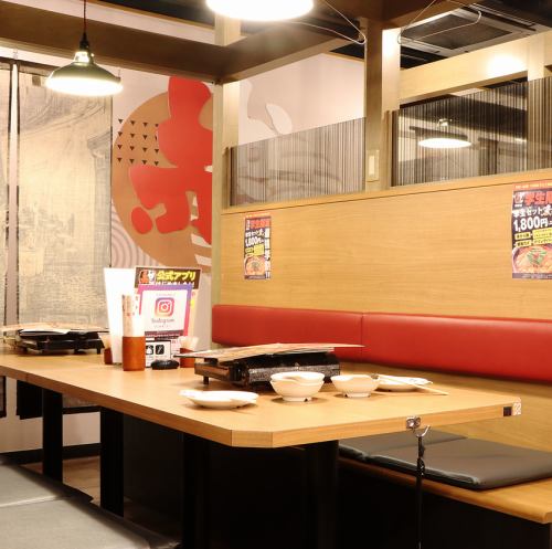 Spacious center seat! Please contact us for layout details!