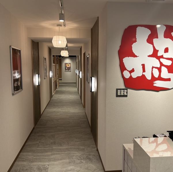 2 명 ~ 이용하실 수있는 좌석이므로, 회사 돌아가기에 가볍게 한잔 마시러 가기에 추천! 술에 맞는 요리를 많이 준비하고 있습니다! 꼭 즐겨주세요!