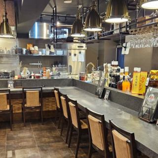 カウンター席を8席ご用意しております。