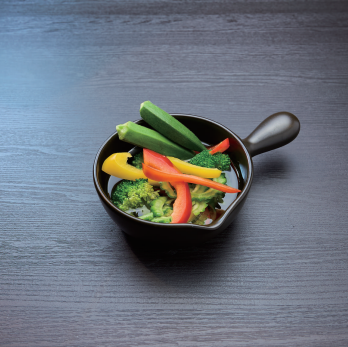 【種類豊富◎】鉄板料理からおばんざいまで◆島野菜や旬の食材を使用したアレンジ料理の数々