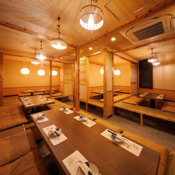 最大100名様までの貸切宴会も可能です。団体様でお店を貸し切って周りを気にせずお客様だけの空間でお楽しみいただけます。下見も承ってますのでお気軽にお問い合わせくださいませ。各種宴会にお得なクーポンも多数ご用意してますのでぜひご利用ください。