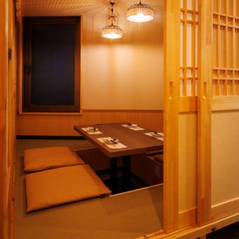 和情緒溢れる落ち着いた空間。普段の個室とはひと味違う雰囲気で盛り上がること間違いなし♪お得な宴会コースは4500円(税込)～お値段別に多数ご用意。お席のみのご予約も大歓迎ですので、お気軽にお問い合わせください。