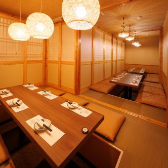 バリエーション豊かにレイアウト可能！お客様だけの特別な一夜をお過ごしください。少人数から団体様まで、ご人数に適した個室席へご案内いたします。飲み放題コースも多数ご用意しております。