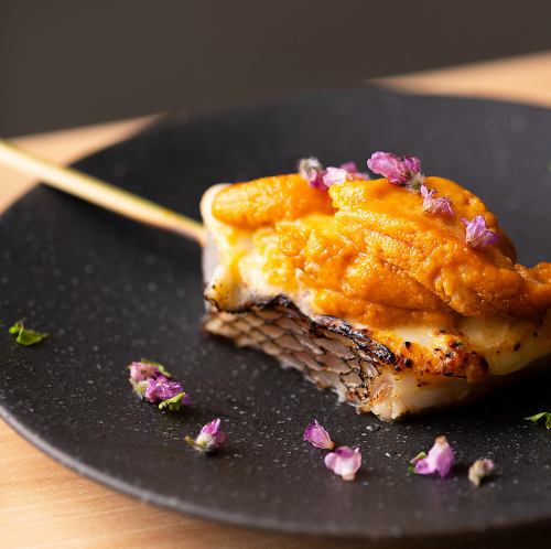 我们推荐您品尝我们特制的时令菜肴，这些菜肴仅包含在套餐菜单中。尽享最新鲜的时令食材！